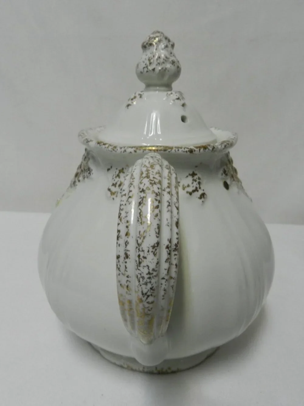 Hall 0917 Vintage teapot gold white w/ lid holds 6 cups Mid Century ceramic lid